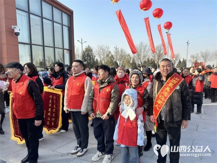 情暖军属守初心志愿同行贺新春 山西省学雷锋志愿服务总队的志愿者们在太原解放纪念馆活动现场将新春的问候与诚挚的敬意送至军属身旁让红色精神在志愿服务中薪火相传 - 第11张