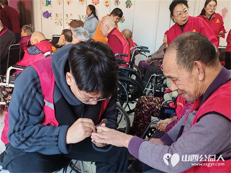 太原市烛光志愿服务中心组织志愿者新春慰问比家美敬老院的老人们八年风雨无阻八年初心不改以行动传承雷锋精神用日复一日的坚守与实打实的陪伴 - 第4张 - 山西公益人 太原市烛光志愿服务中心组织志愿者新春慰问比家美敬老院的老人们八年风雨无阻八年初心不改以行动传承雷锋精神用日复一日的坚守与实打实的陪伴 - 第4张