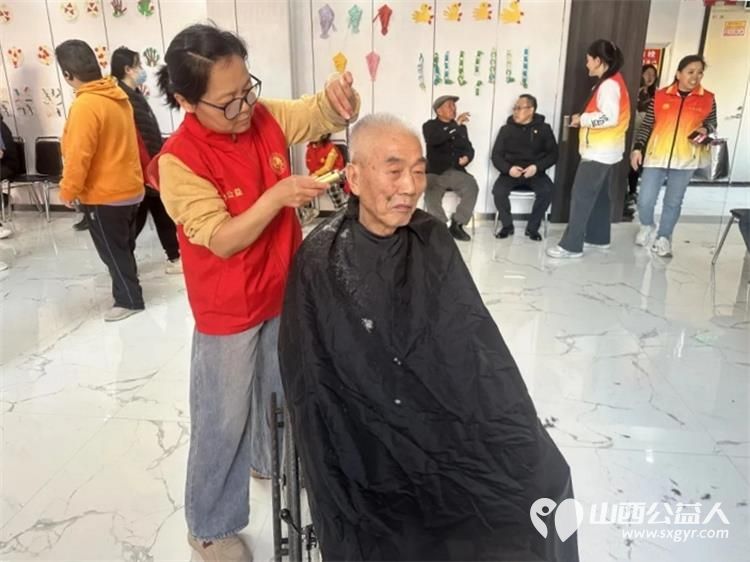 太原市烛光志愿服务中心组织志愿者新春慰问比家美敬老院的老人们八年风雨无阻八年初心不改以行动传承雷锋精神用日复一日的坚守与实打实的陪伴 - 第12张 - 山西公益人 太原市烛光志愿服务中心组织志愿者新春慰问比家美敬老院的老人们八年风雨无阻八年初心不改以行动传承雷锋精神用日复一日的坚守与实打实的陪伴 - 第12张