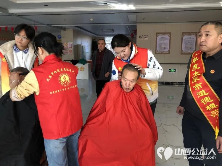 太原市烛光志愿服务中心组织志愿者新春慰问比家美敬老院的老人们八年风雨无阻八年初心不改以行动传承雷锋精神用日复一日的坚守与实打实的陪伴 - 第8张 - 山西公益人 太原市烛光志愿服务中心组织志愿者新春慰问比家美敬老院的老人们八年风雨无阻八年初心不改以行动传承雷锋精神用日复一日的坚守与实打实的陪伴 - 第8张