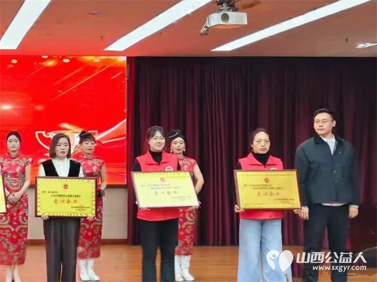 马踏新程势启未来----2025年潞城区正能量公益协会年会暨颁奖盛典胜利召开愿新岁同心同行把温暖与正能量带到更多角落 - 第11张