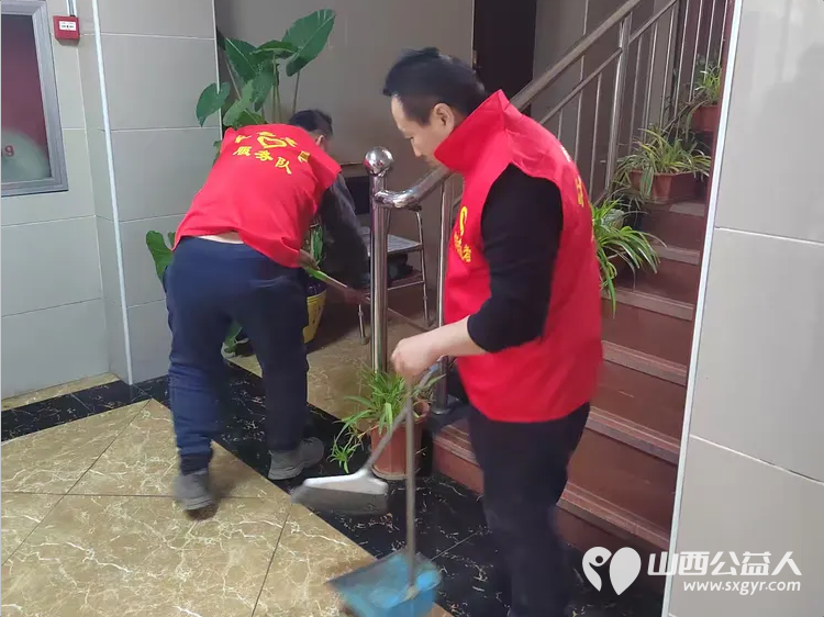 忻州市红色志愿者走进忻府区晚霞福利养老院送春联清洁居住环境卫生与老人促膝谈心让老人们倍感幸福与温暖 - 第10张