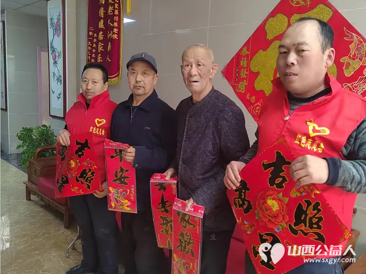 忻州市红色志愿者走进忻府区晚霞福利养老院送春联清洁居住环境卫生与老人促膝谈心让老人们倍感幸福与温暖 - 第2张