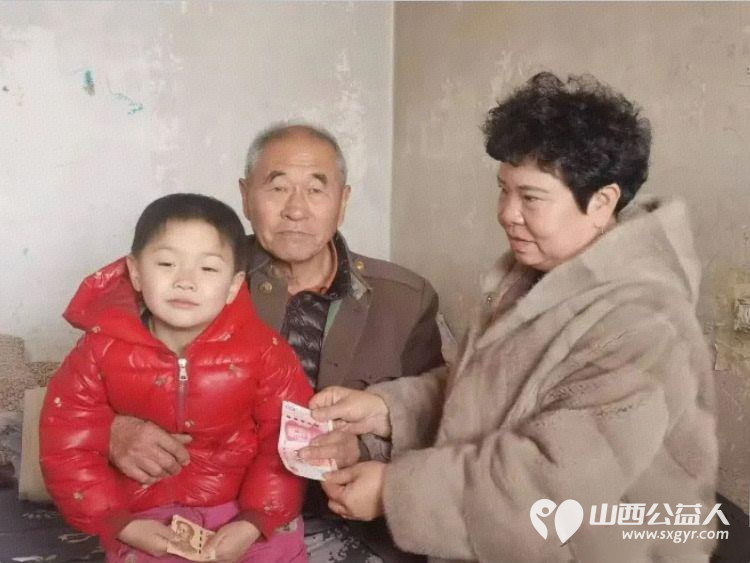 红马甲暖遍忻州乡野阳光爱心点亮新春年味 忻州阳光爱心公益团队联合增寿口腔花园街店举办这场爱心行动为8户老人们提供了物资赞助米面油花糕猪肉鸡蛋等 - 第7张 - 山西公益人 红马甲暖遍忻州乡野阳光爱心点亮新春年味 忻州阳光爱心公益团队联合增寿口腔花园街店举办这场爱心行动为8户老人们提供了物资赞助米面油花糕猪肉鸡蛋等 - 第7张