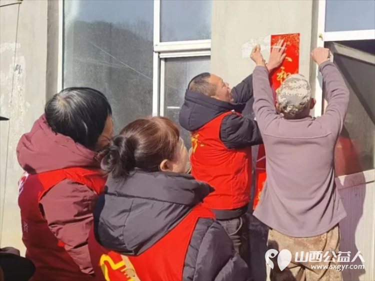 红马甲暖遍忻州乡野阳光爱心点亮新春年味 忻州阳光爱心公益团队联合增寿口腔花园街店举办这场爱心行动为8户老人们提供了物资赞助米面油花糕猪肉鸡蛋等 - 第4张 - 山西公益人 红马甲暖遍忻州乡野阳光爱心点亮新春年味 忻州阳光爱心公益团队联合增寿口腔花园街店举办这场爱心行动为8户老人们提供了物资赞助米面油花糕猪肉鸡蛋等 - 第4张