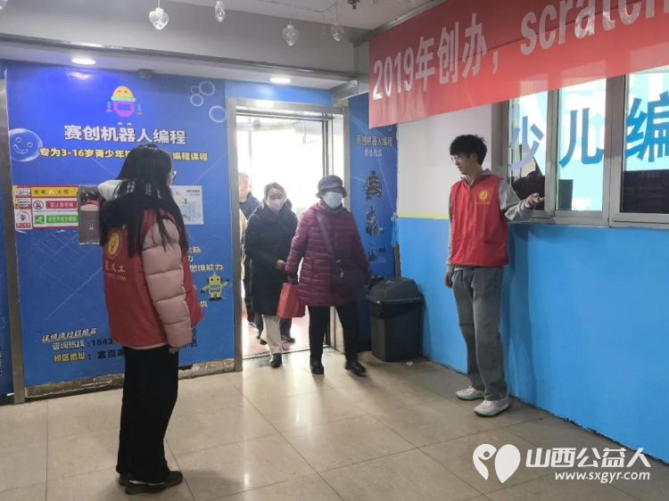 阳泉市义工联合会联合九达国际影城邀请99位老人免费观看了热播电影《东北警察故事3》陪他们看一场电影让温暖陪伴点亮老人们的幸福时光 - 第4张 - 山西公益人 阳泉市义工联合会联合九达国际影城邀请99位老人免费观看了热播电影《东北警察故事3》陪他们看一场电影让温暖陪伴点亮老人们的幸福时光 - 第4张