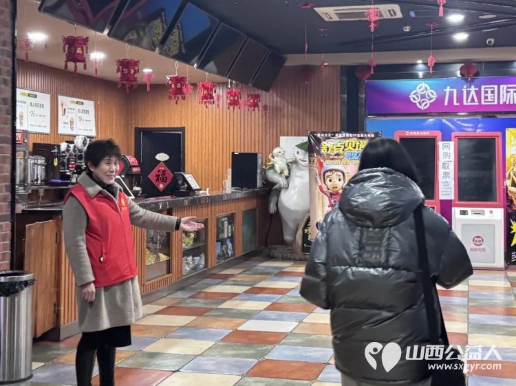 阳泉市义工联合会联合九达国际影城邀请99位老人免费观看了热播电影《东北警察故事3》陪他们看一场电影让温暖陪伴点亮老人们的幸福时光 - 第6张 - 山西公益人 阳泉市义工联合会联合九达国际影城邀请99位老人免费观看了热播电影《东北警察故事3》陪他们看一场电影让温暖陪伴点亮老人们的幸福时光 - 第6张