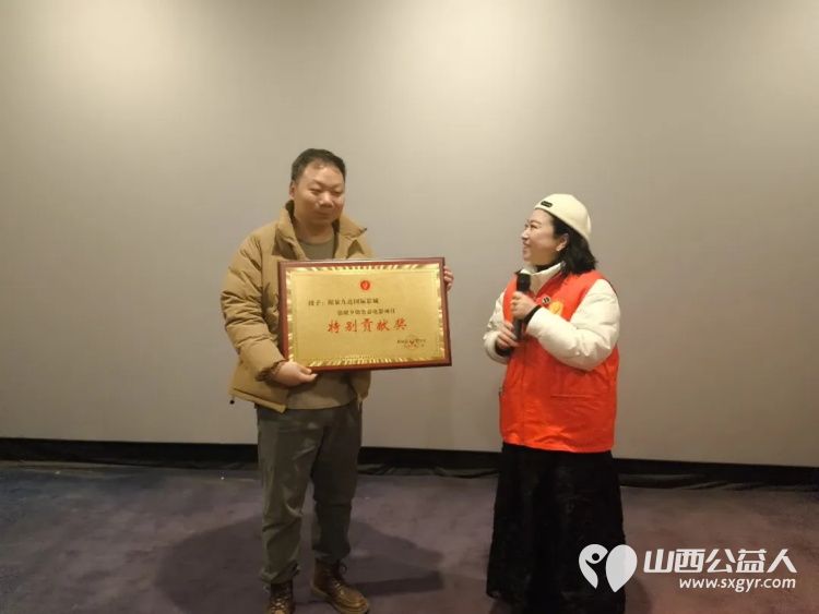 阳泉市义工联合会联合九达国际影城邀请99位老人免费观看了热播电影《东北警察故事3》陪他们看一场电影让温暖陪伴点亮老人们的幸福时光 - 第14张 - 山西公益人 阳泉市义工联合会联合九达国际影城邀请99位老人免费观看了热播电影《东北警察故事3》陪他们看一场电影让温暖陪伴点亮老人们的幸福时光 - 第14张