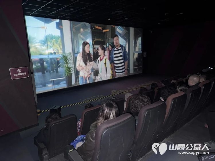 阳泉市义工联合会联合九达国际影城邀请99位老人免费观看了热播电影《东北警察故事3》陪他们看一场电影让温暖陪伴点亮老人们的幸福时光 - 第20张 - 山西公益人 阳泉市义工联合会联合九达国际影城邀请99位老人免费观看了热播电影《东北警察故事3》陪他们看一场电影让温暖陪伴点亮老人们的幸福时光 - 第20张