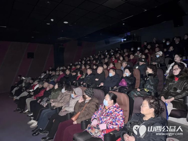 阳泉市义工联合会联合九达国际影城邀请99位老人免费观看了热播电影《东北警察故事3》陪他们看一场电影让温暖陪伴点亮老人们的幸福时光 - 第21张 - 山西公益人 阳泉市义工联合会联合九达国际影城邀请99位老人免费观看了热播电影《东北警察故事3》陪他们看一场电影让温暖陪伴点亮老人们的幸福时光 - 第21张