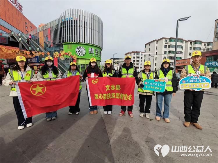 文水县爱心帮扶志愿者协会组织的返乡志愿者2月5日继续赴文水街头守十字路口传文明理念引导市民规范出行遵守交通秩序 - 第1张 - 山西公益人 文水县爱心帮扶志愿者协会组织的返乡志愿者2月5日继续赴文水街头守十字路口传文明理念引导市民规范出行遵守交通秩序 - 第1张