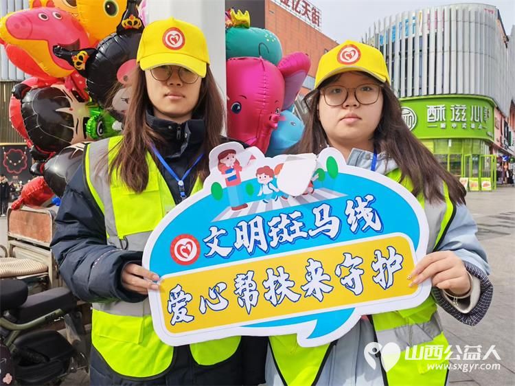 文水县爱心帮扶志愿者协会组织的返乡志愿者2月5日继续赴文水街头守十字路口传文明理念引导市民规范出行遵守交通秩序 - 第3张 - 山西公益人 文水县爱心帮扶志愿者协会组织的返乡志愿者2月5日继续赴文水街头守十字路口传文明理念引导市民规范出行遵守交通秩序 - 第3张