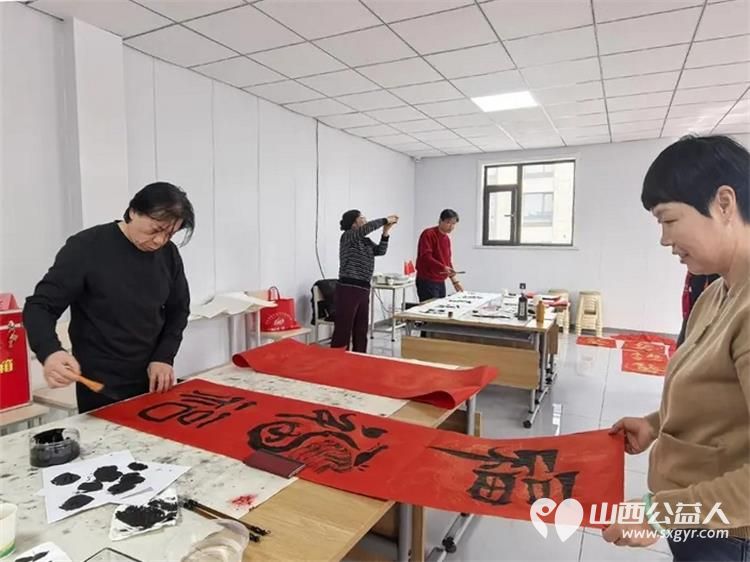 翰墨迎春送万福同心共建暖民心----迎泽区双塔街道南巷二社区携手多家共建单位开展新春送福活动为辖区高龄老人及新就业群体送上诚挚的新春祝福 - 第8张