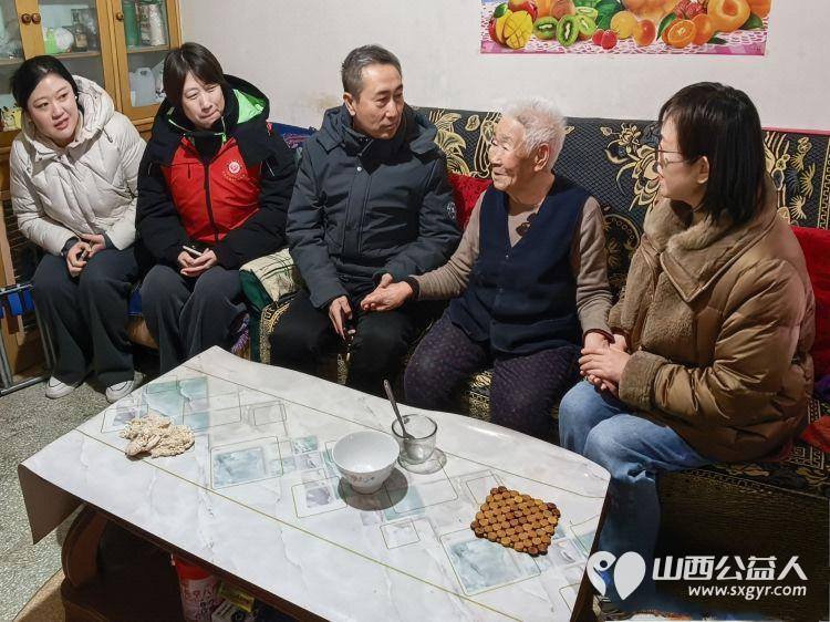情暖马年关爱相伴太原杏花红志愿服务中心携手山西省小额贷款公司、太原市智慧社区发展中心、职工新街迎春社区及爱心人士共同开展新春慰问活动 - 第4张