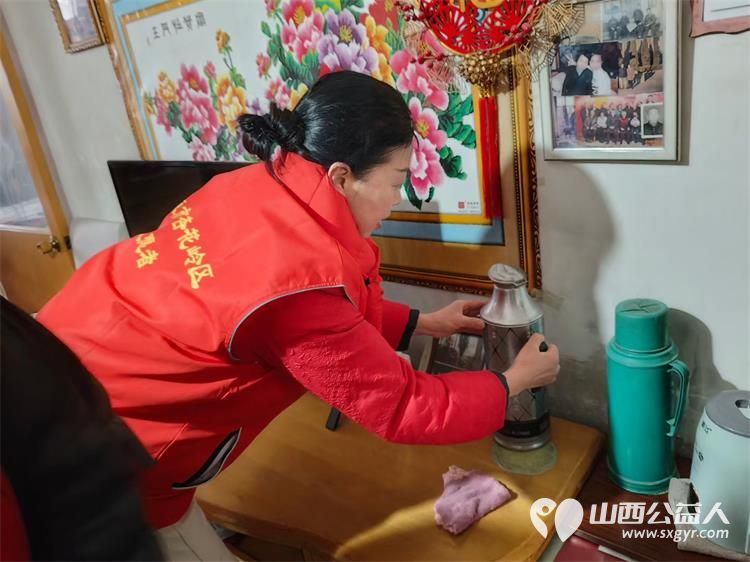 情暖马年关爱相伴太原杏花红志愿服务中心携手山西省小额贷款公司、太原市智慧社区发展中心、职工新街迎春社区及爱心人士共同开展新春慰问活动 - 第11张