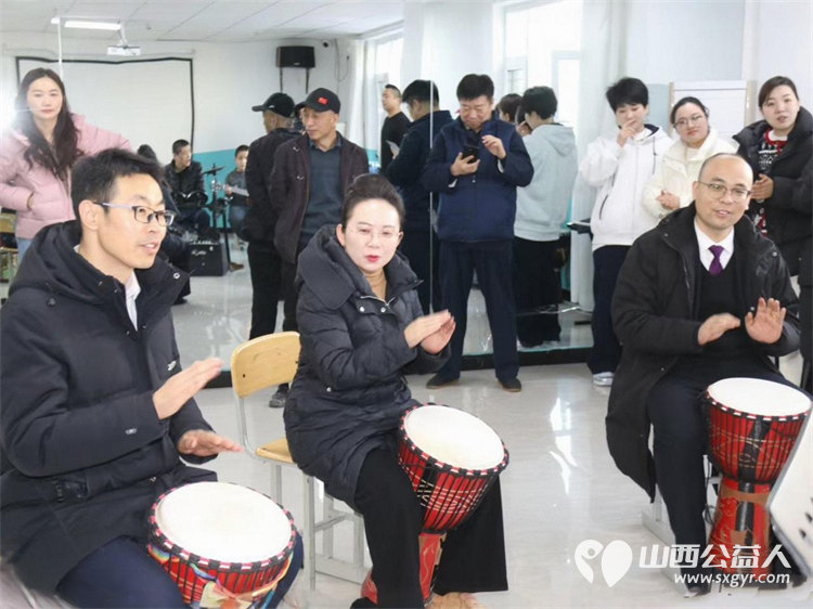 我们是谁不重要是哪个单位更不重要我们就是尽自己所能去做一些善事感谢这些默默无闻乐于奉献的爱心人士莅临太原市灵星社区服务中心给我们的孩子们带来生活物资 - 第2张