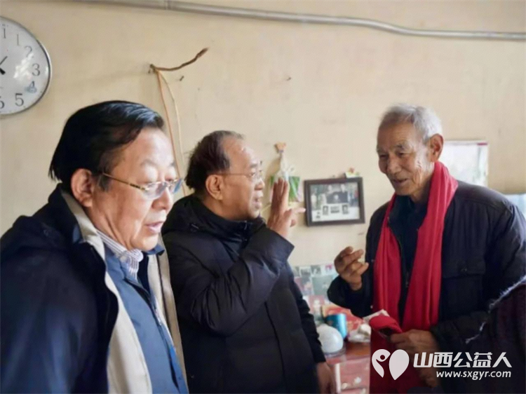 骏马踏春暖乡野 振兴联心惠民生----山西乡村振兴学会联合体赴榆次什贴村等地开展新春慰问为高龄老人行动不便的特困户送上了米面油生活物资及慰问金 - 第9张