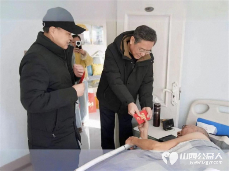 骏马踏春暖乡野 振兴联心惠民生----山西乡村振兴学会联合体赴榆次什贴村等地开展新春慰问为高龄老人行动不便的特困户送上了米面油生活物资及慰问金 - 第7张