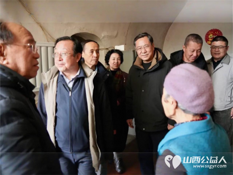 骏马踏春暖乡野 振兴联心惠民生----山西乡村振兴学会联合体赴榆次什贴村等地开展新春慰问为高龄老人行动不便的特困户送上了米面油生活物资及慰问金 - 第19张