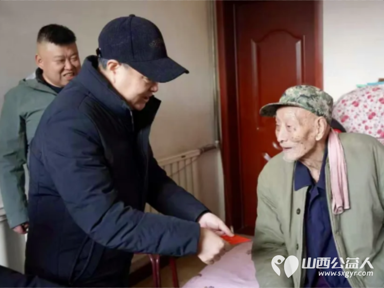 骏马踏春暖乡野 振兴联心惠民生----山西乡村振兴学会联合体赴榆次什贴村等地开展新春慰问为高龄老人行动不便的特困户送上了米面油生活物资及慰问金 - 第2张