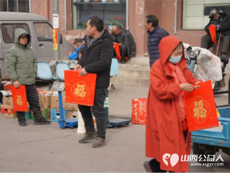 骏马踏春暖乡野 振兴联心惠民生----山西乡村振兴学会联合体赴榆次什贴村等地开展新春慰问为高龄老人行动不便的特困户送上了米面油生活物资及慰问金 - 第12张