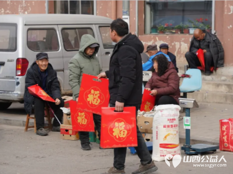 骏马踏春暖乡野 振兴联心惠民生----山西乡村振兴学会联合体赴榆次什贴村等地开展新春慰问为高龄老人行动不便的特困户送上了米面油生活物资及慰问金 - 第15张