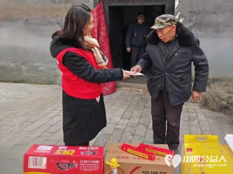新春送温暖关爱伴前行 长治圆梦公益组织志愿者来到长子县西南呈村开展困难家庭慰问活动为残疾的老人和五保户捐赠米面油面片方便面棉衣和慰问金让温暖在寒冬中传递 - 第13张