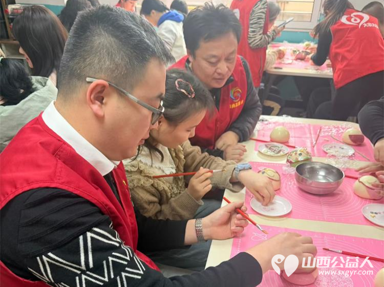 大家人寿山西分公司的志愿者马年新春到来之际来到太原市灵星社区服务中心阳曲校区陪着孩子们一起蒸花馍 - 第2张 - 山西公益人 大家人寿山西分公司的志愿者马年新春到来之际来到太原市灵星社区服务中心阳曲校区陪着孩子们一起蒸花馍 - 第2张