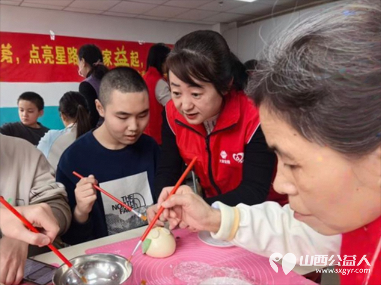 大家人寿山西分公司的志愿者马年新春到来之际来到太原市灵星社区服务中心阳曲校区陪着孩子们一起蒸花馍 - 第1张 - 山西公益人 大家人寿山西分公司的志愿者马年新春到来之际来到太原市灵星社区服务中心阳曲校区陪着孩子们一起蒸花馍 - 第1张