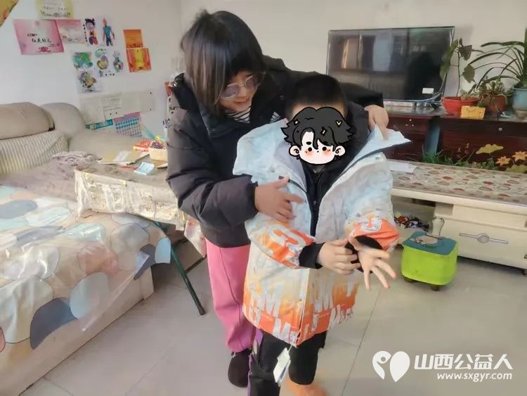 聊城温情跨千里文水暖冬护童心 文水县爱心帮扶志愿者协会对接聊城爱心资源于2026年2月7日为当地困境学子成思毅送上1200元助学金与一件厚实羽绒服 - 第2张
