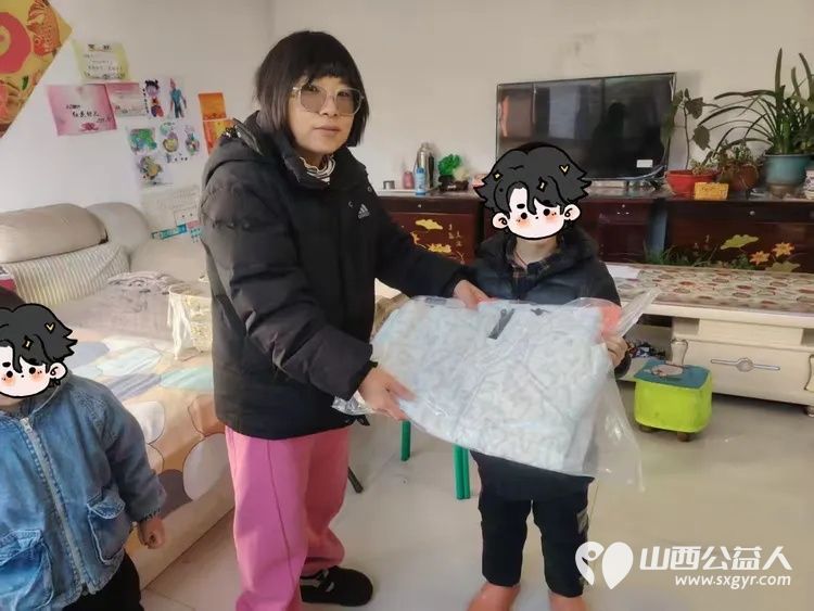 聊城温情跨千里文水暖冬护童心 文水县爱心帮扶志愿者协会对接聊城爱心资源于2026年2月7日为当地困境学子成思毅送上1200元助学金与一件厚实羽绒服 - 第1张