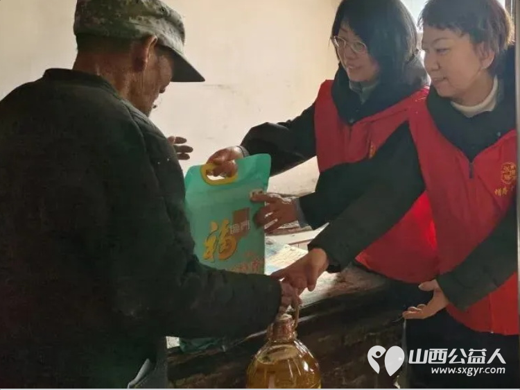 暖心行动微笑传递----忻州市增寿口腔花园街店走进龙兴、庄磨、阳坡、米家寨等村慰问困难家庭不仅送吃的还关心村民的牙齿 - 第6张 - 山西公益人 暖心行动微笑传递----忻州市增寿口腔花园街店走进龙兴、庄磨、阳坡、米家寨等村慰问困难家庭不仅送吃的还关心村民的牙齿 - 第6张