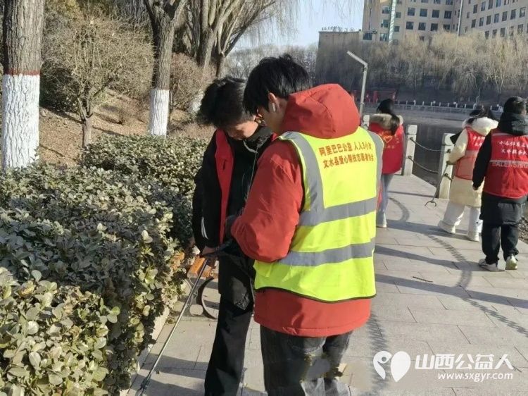 青春护河水清岸绿以志愿微光守护文峪河一湾清流 2月7日文水县爱心帮扶志愿者协会组织返乡大学生齐聚文峪河畔开展保护母亲河生态清扫志愿服务活动 - 第7张