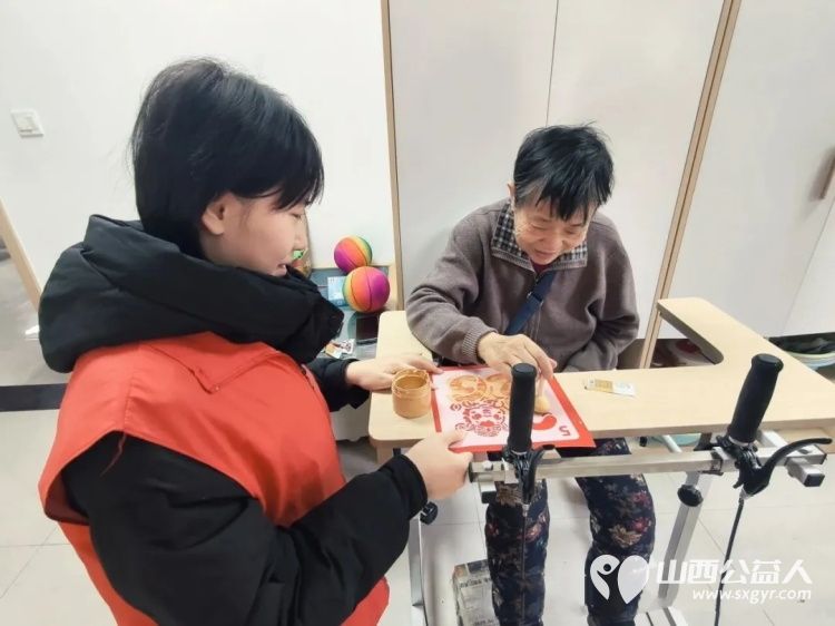 金福拓春情暖桑榆----介休市北关街道彦博路社区志愿者协会的志愿者们春节前如约而至开展了一场敬老拓印陪伴行动 - 第22张 - 山西公益人 金福拓春情暖桑榆----介休市北关街道彦博路社区志愿者协会的志愿者们春节前如约而至开展了一场敬老拓印陪伴行动 - 第22张