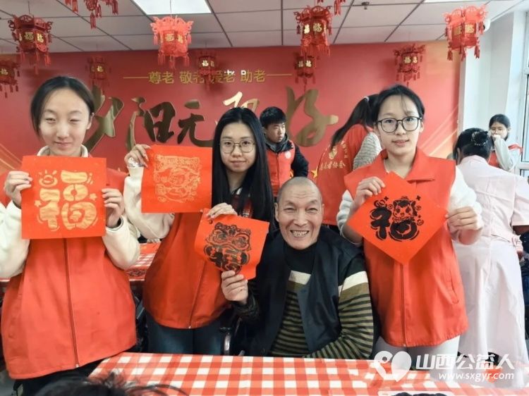 金福拓春情暖桑榆----介休市北关街道彦博路社区志愿者协会的志愿者们春节前如约而至开展了一场敬老拓印陪伴行动 - 第4张 - 山西公益人 金福拓春情暖桑榆----介休市北关街道彦博路社区志愿者协会的志愿者们春节前如约而至开展了一场敬老拓印陪伴行动 - 第4张