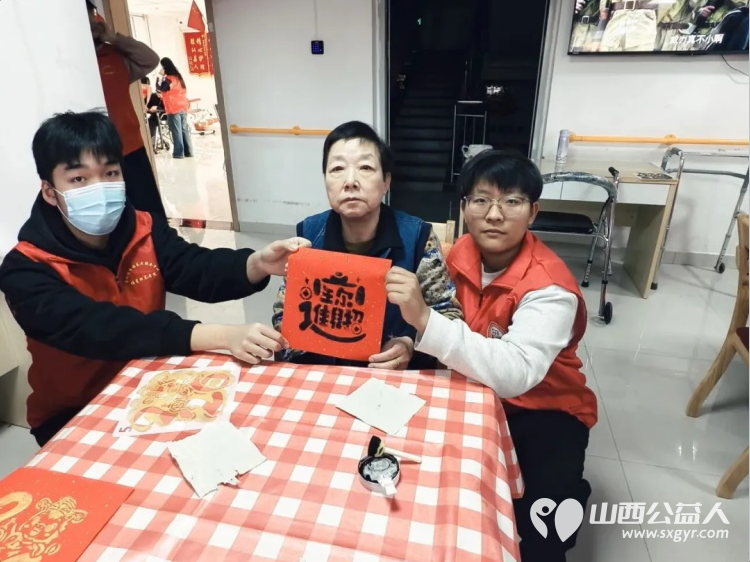 金福拓春情暖桑榆----介休市北关街道彦博路社区志愿者协会的志愿者们春节前如约而至开展了一场敬老拓印陪伴行动 - 第9张 - 山西公益人 金福拓春情暖桑榆----介休市北关街道彦博路社区志愿者协会的志愿者们春节前如约而至开展了一场敬老拓印陪伴行动 - 第9张