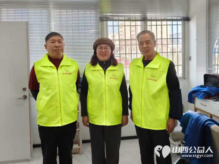 晋城市绿丝带志愿者协会组织志愿者在中国银行晋城矿区支行开展暖阳义剪第三期活动展现了志愿者的良好风采 - 第1张 - 山西公益人 晋城市绿丝带志愿者协会组织志愿者在中国银行晋城矿区支行开展暖阳义剪第三期活动展现了志愿者的良好风采 - 第1张