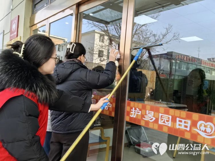 剪刀传情陪伴暖心----长治市阳光困境儿童帮扶协会志愿者走进八一社区开展义务理发暨陪伴慰问活动 - 第4张