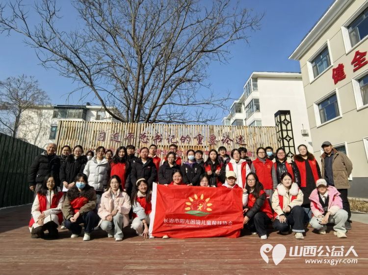 剪刀传情陪伴暖心----长治市阳光困境儿童帮扶协会志愿者走进八一社区开展义务理发暨陪伴慰问活动 - 第1张