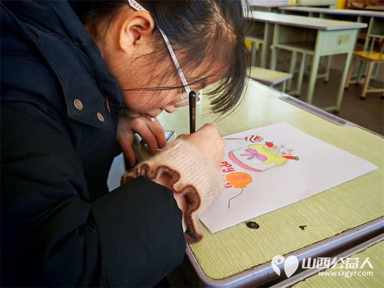 2月8日文水县爱心帮扶志愿者协会的返乡志愿者继续走进岳村学校开展公益画画课 - 第2张