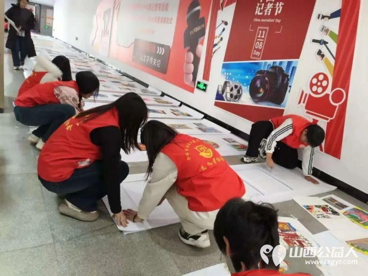 志愿筑梦童心传承 介休市彦博路社区志愿者协会大学生志愿者全力保障“融媒筑梦·星耀未来”少儿书画展顺利开展 - 第2张