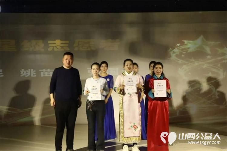 择初心为锚十七载爱在吕梁 吕梁市离石区青年志愿者协会2025年会圆满落幕十七载风雨兼程续写一城温暖华章共赴新岁公益之约 - 第9张 - 山西公益人 择初心为锚十七载爱在吕梁 吕梁市离石区青年志愿者协会2025年会圆满落幕十七载风雨兼程续写一城温暖华章共赴新岁公益之约 - 第9张