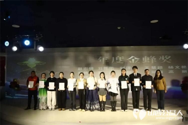 择初心为锚十七载爱在吕梁 吕梁市离石区青年志愿者协会2025年会圆满落幕十七载风雨兼程续写一城温暖华章共赴新岁公益之约 - 第11张 - 山西公益人 择初心为锚十七载爱在吕梁 吕梁市离石区青年志愿者协会2025年会圆满落幕十七载风雨兼程续写一城温暖华章共赴新岁公益之约 - 第11张