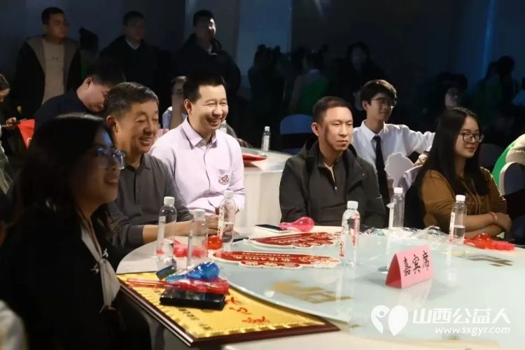 择初心为锚十七载爱在吕梁 吕梁市离石区青年志愿者协会2025年会圆满落幕十七载风雨兼程续写一城温暖华章共赴新岁公益之约 - 第2张 - 山西公益人 择初心为锚十七载爱在吕梁 吕梁市离石区青年志愿者协会2025年会圆满落幕十七载风雨兼程续写一城温暖华章共赴新岁公益之约 - 第2张