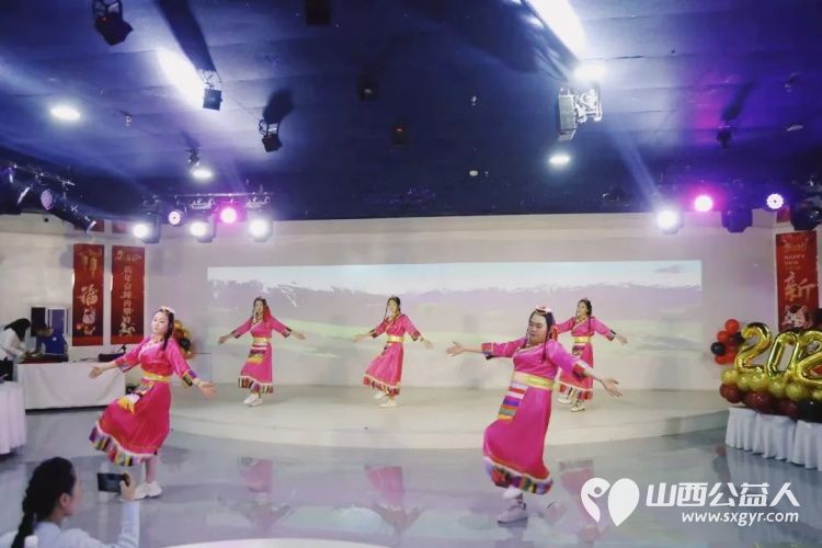 择初心为锚十七载爱在吕梁 吕梁市离石区青年志愿者协会2025年会圆满落幕十七载风雨兼程续写一城温暖华章共赴新岁公益之约 - 第28张 - 山西公益人 择初心为锚十七载爱在吕梁 吕梁市离石区青年志愿者协会2025年会圆满落幕十七载风雨兼程续写一城温暖华章共赴新岁公益之约 - 第28张