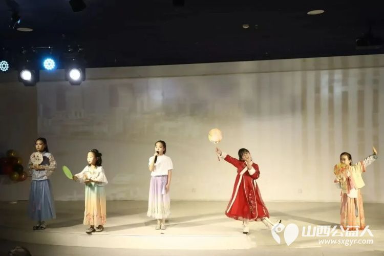 择初心为锚十七载爱在吕梁 吕梁市离石区青年志愿者协会2025年会圆满落幕十七载风雨兼程续写一城温暖华章共赴新岁公益之约 - 第19张 - 山西公益人 择初心为锚十七载爱在吕梁 吕梁市离石区青年志愿者协会2025年会圆满落幕十七载风雨兼程续写一城温暖华章共赴新岁公益之约 - 第19张