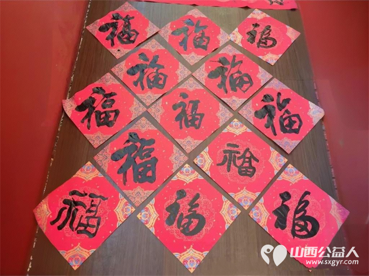 翰墨传情暖志愿感恩相伴迎新春——离石区书法协会走进吕梁市中志协救援队送福践初心挥毫泼墨书写春联赠送福字 - 第9张