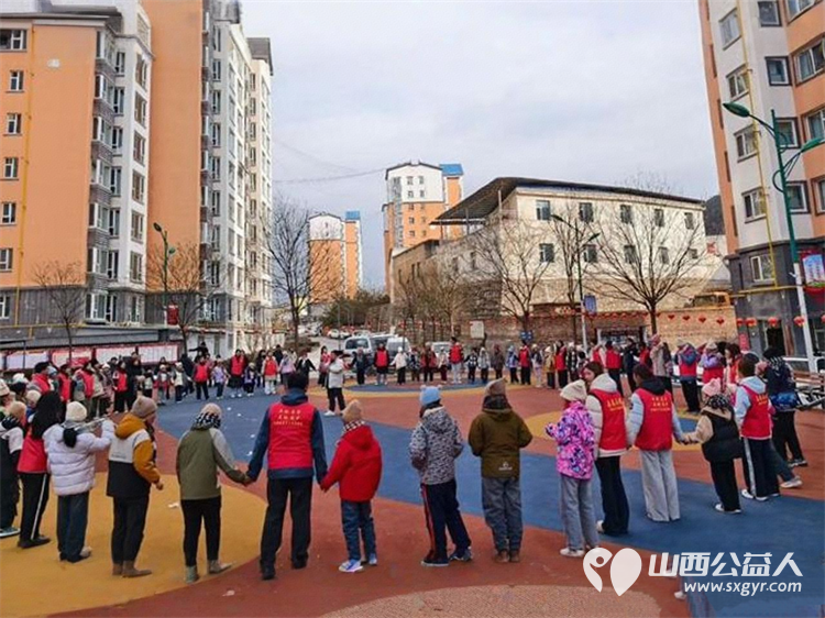 石楼县青年志愿者协会发放温暖包给孩子们带来温暖2026年新的一年继续做孩子们最坚实的后盾 - 第8张 - 山西公益人 石楼县青年志愿者协会发放温暖包给孩子们带来温暖2026年新的一年继续做孩子们最坚实的后盾 - 第8张