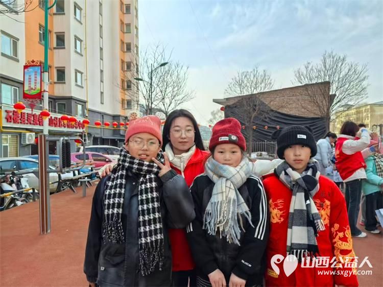 石楼县青年志愿者协会发放温暖包给孩子们带来温暖2026年新的一年继续做孩子们最坚实的后盾 - 第5张 - 山西公益人 石楼县青年志愿者协会发放温暖包给孩子们带来温暖2026年新的一年继续做孩子们最坚实的后盾 - 第5张