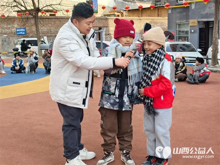 石楼县青年志愿者协会发放温暖包给孩子们带来温暖2026年新的一年继续做孩子们最坚实的后盾 - 第4张 - 山西公益人 石楼县青年志愿者协会发放温暖包给孩子们带来温暖2026年新的一年继续做孩子们最坚实的后盾 - 第4张